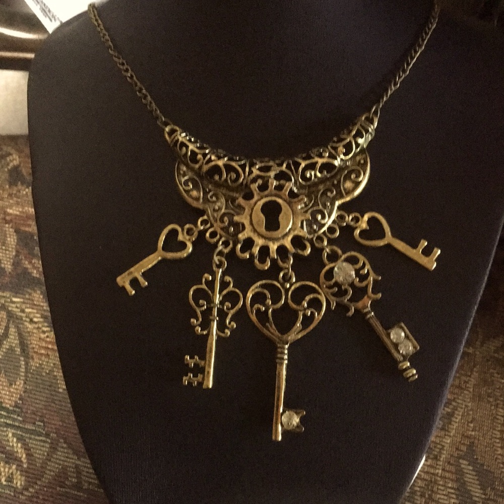 Women’s necklace with keys